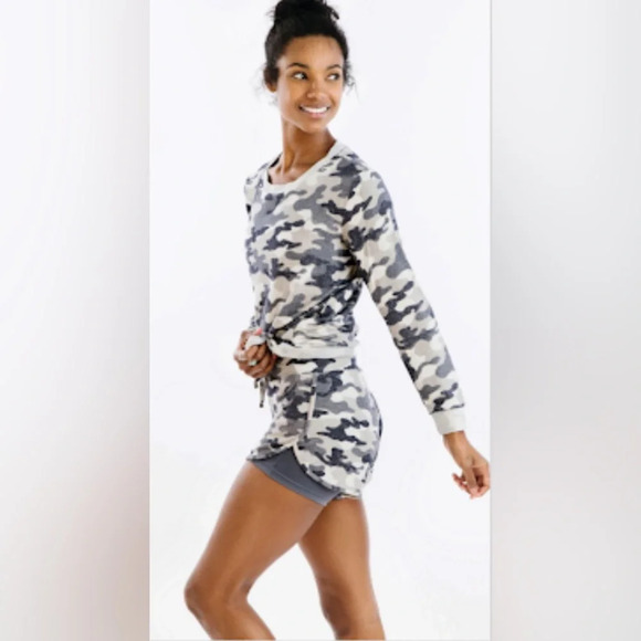 ZYIA Pants - ZYIA Active camo lounge shorts SZ XL